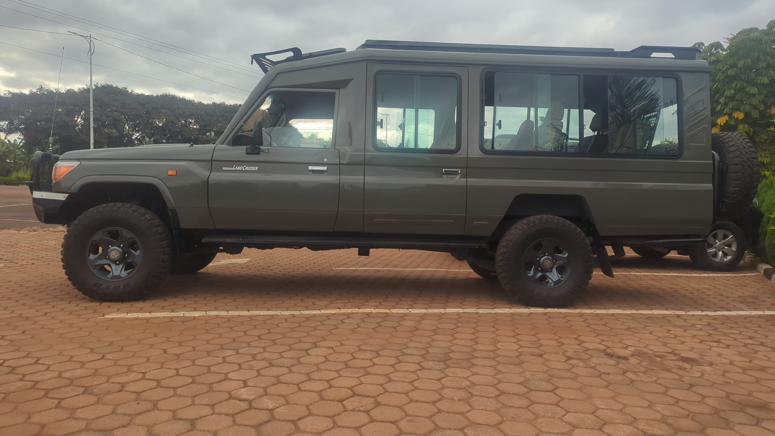 7 Seat Pop-up Roof Safari Car